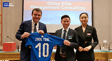 ����Ӣ���L����������hԺ����ͩ�@ٛ(z��ng)����������(du��)10̖(h��o)����