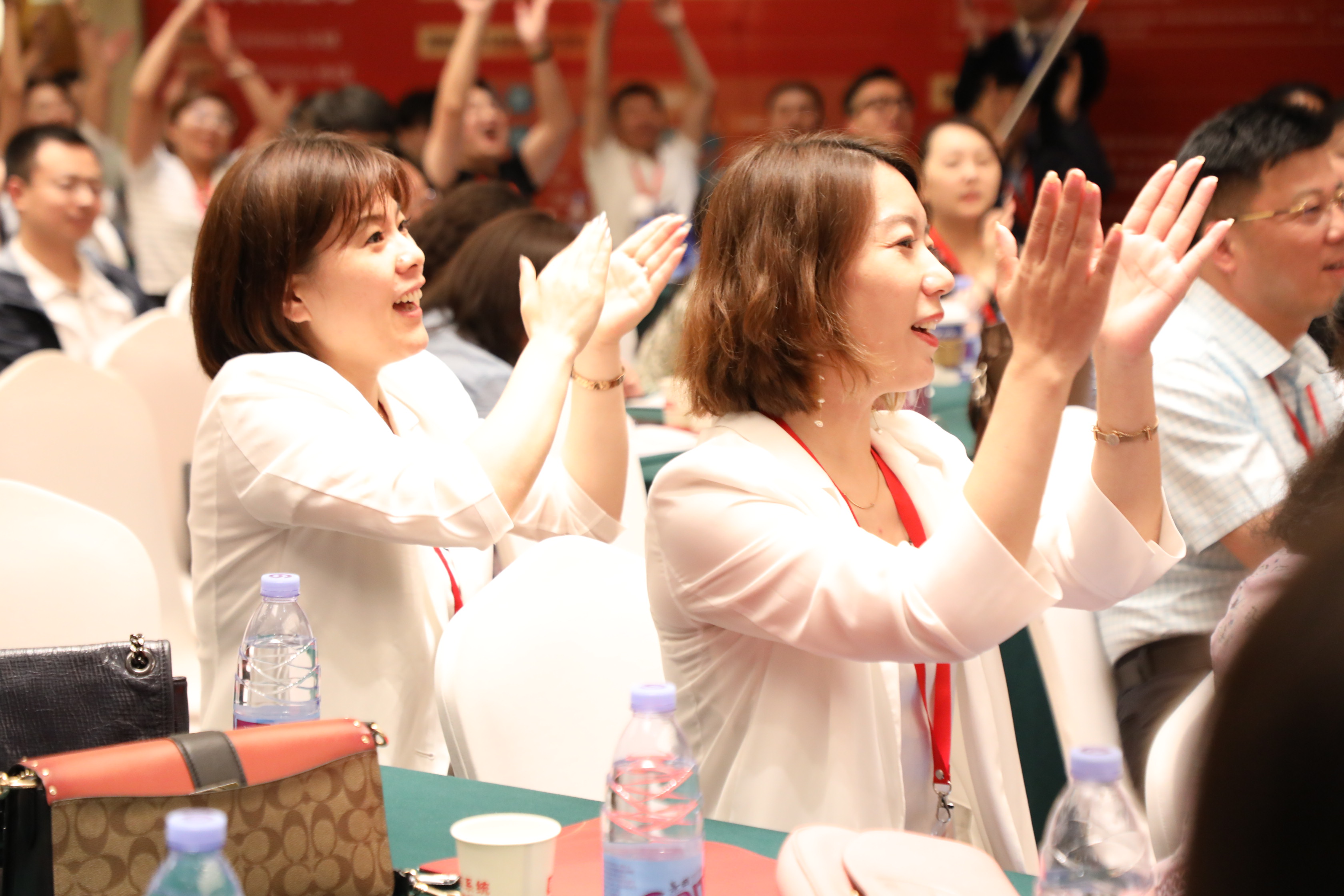 ���(sh��)���L(zh��ng) �A����׃���߶ˑ�(zh��n)�Ԍ�(sh��)�ٷ��(hu��)�ھ��A�M��Ļ