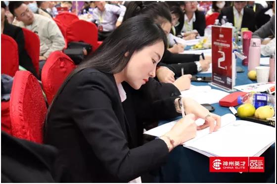 ��׿Խ�M���I(l��ng)��(d��o)��ϵ�y(t��ng)����Ƚ���VUCA�r�����ƾ����L֮��